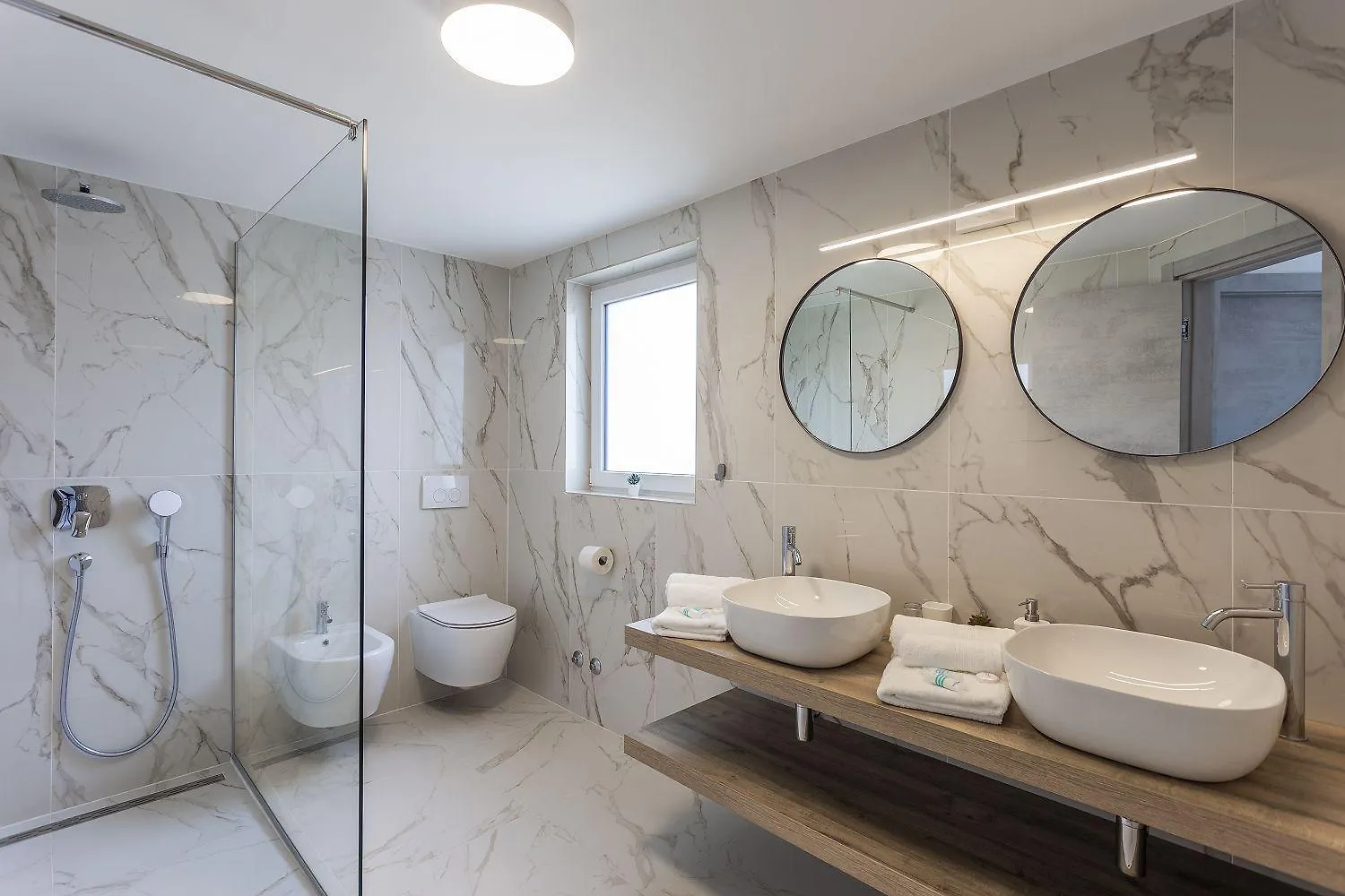 Bezauberndes Apartment 100 Meter Zum Sandstrand Mit Meerblick, Jacuzzi, Bbq Medulin
