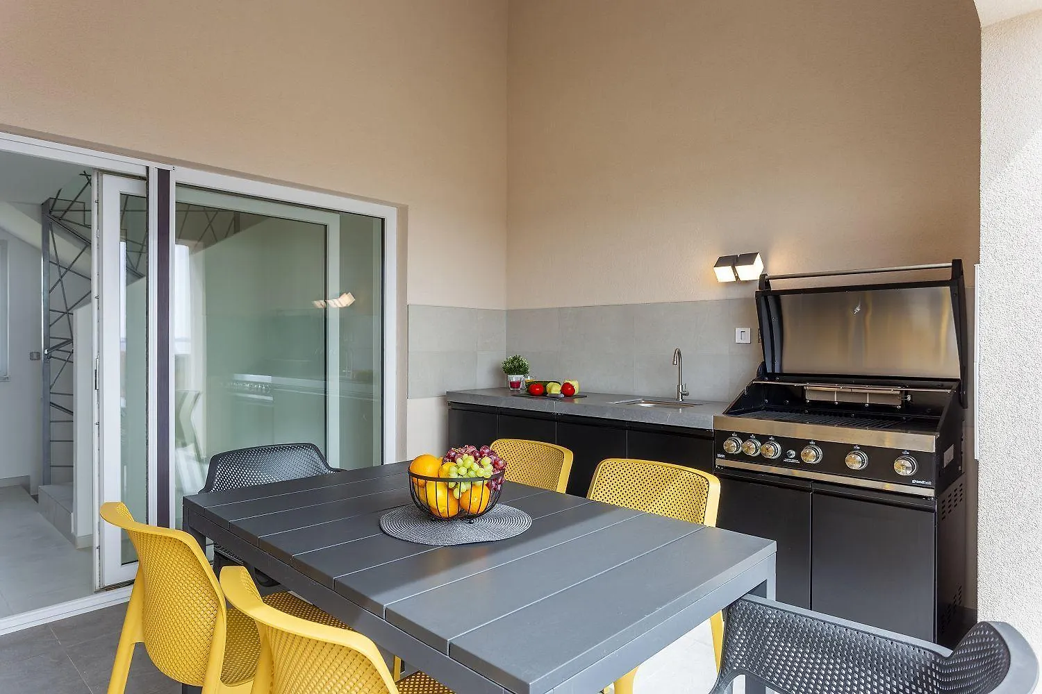 Bezauberndes Apartment 100 Meter Zum Sandstrand Mit Meerblick, Jacuzzi, Bbq Medulin