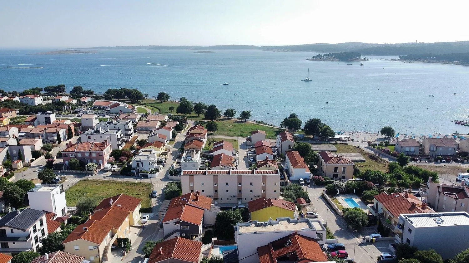Bezauberndes Apartment 100 Meter Zum Sandstrand Mit Meerblick, Jacuzzi, Bbq Medulin