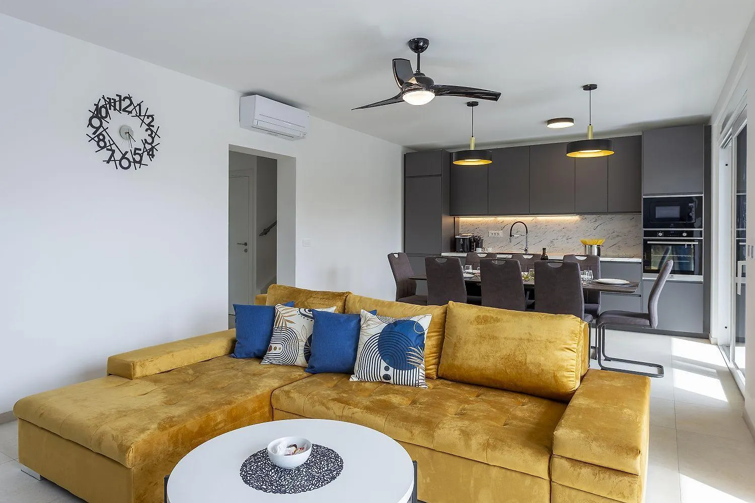 Bezauberndes Apartment 100 Meter Zum Sandstrand Mit Meerblick, Jacuzzi, Bbq Medulin